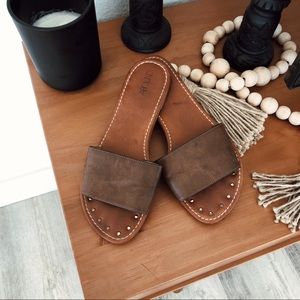 TAN/BROWN SANDALS SIZE 6